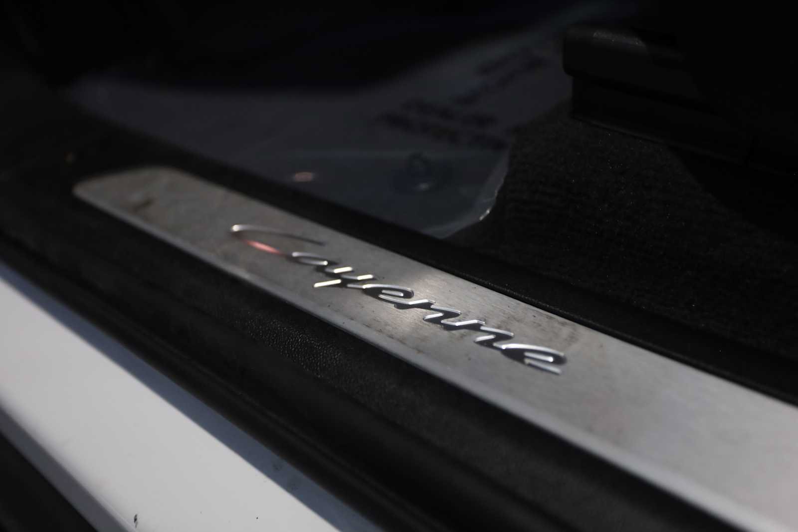 Used 2025 Porsche Cayenne AWD/4WD image 25
