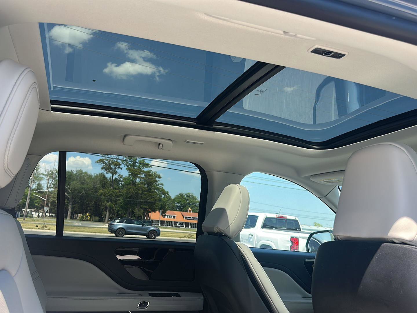Used 2025 Lincoln Aviator AWD image 15
