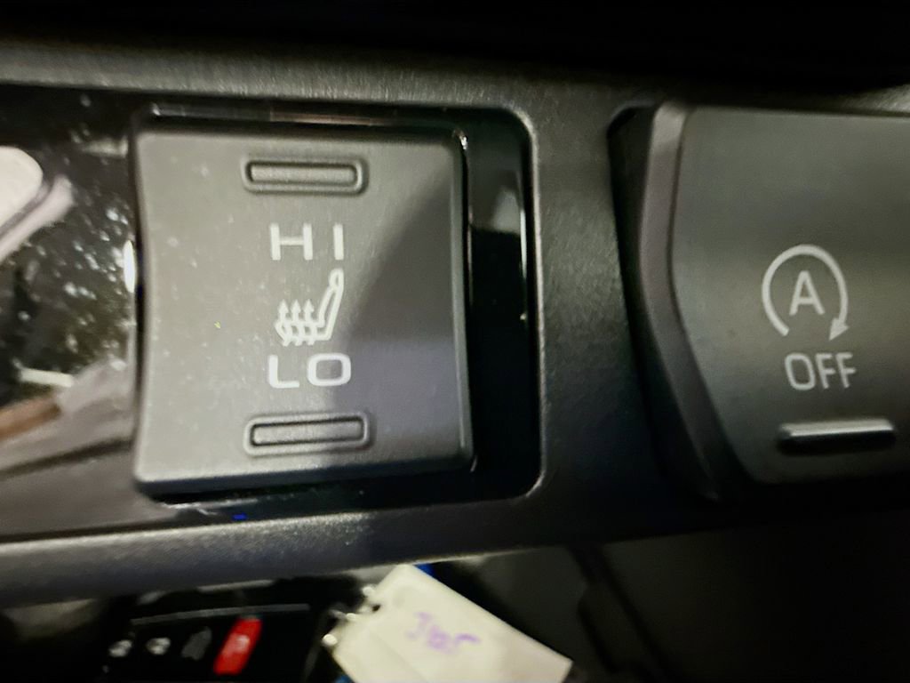 Used 2021 Toyota RAV4 XLE Premium image 19