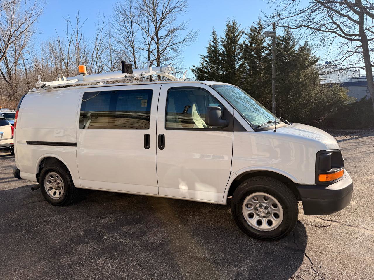 Used 2009 Chevrolet Express 1500 RWD image 7
