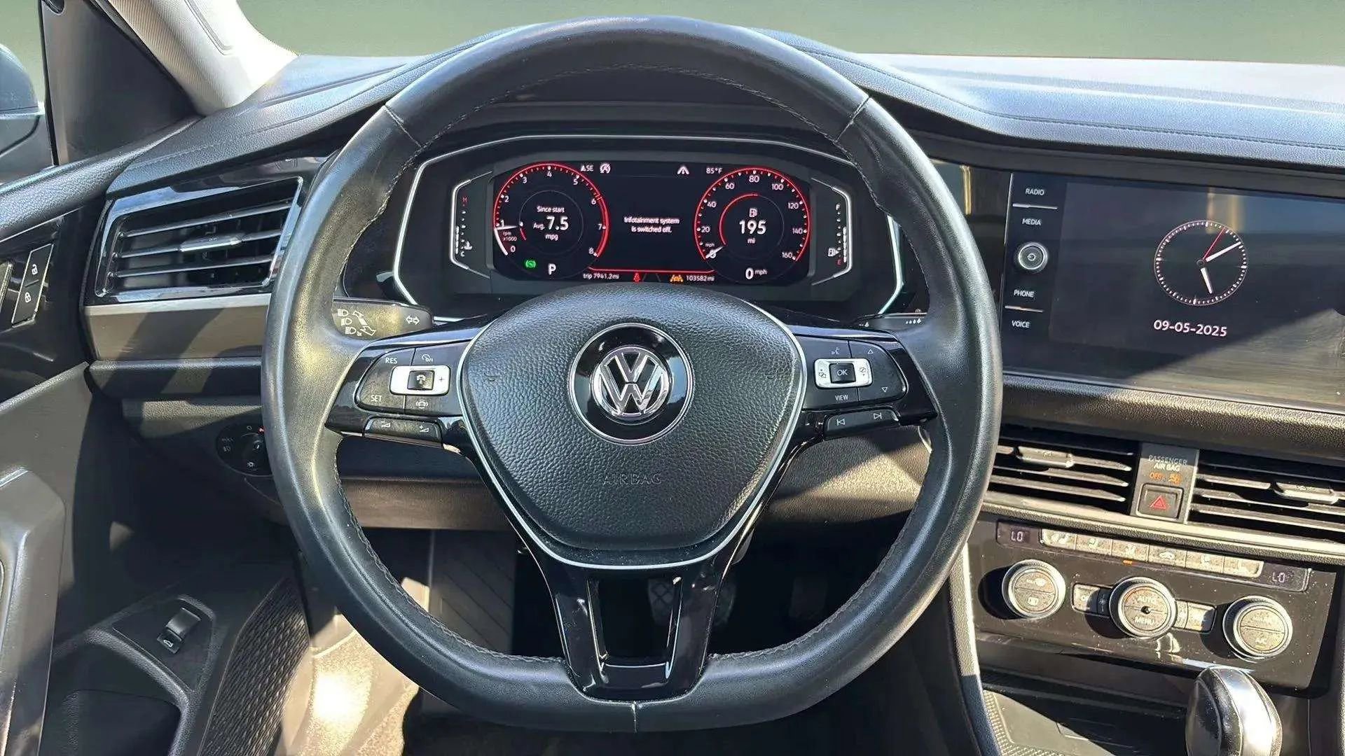 Used 2020 Volkswagen Jetta SEL Premium image 35