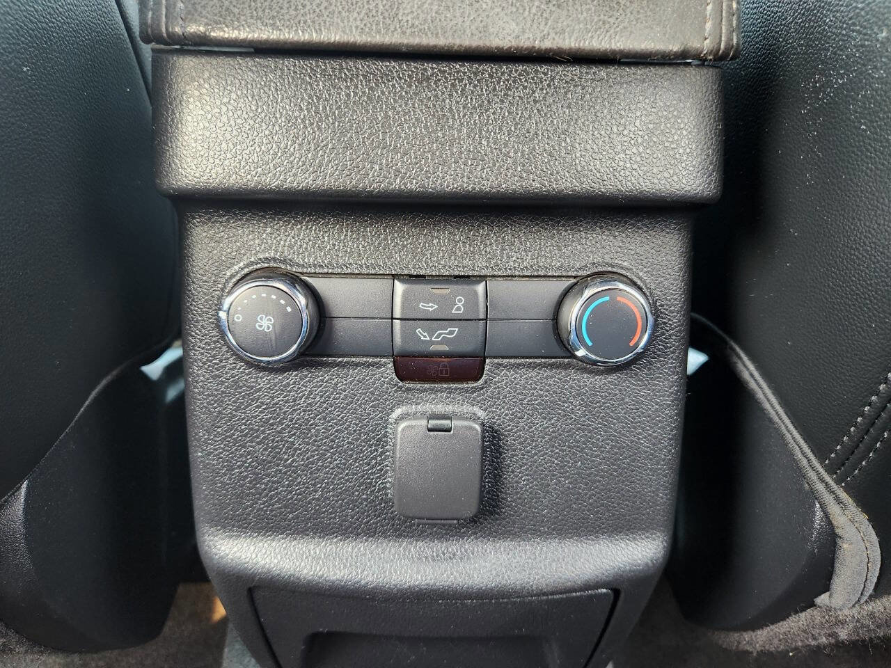 Used 2016 Ford Explorer XLT w/ Equipment Group 202A image 21