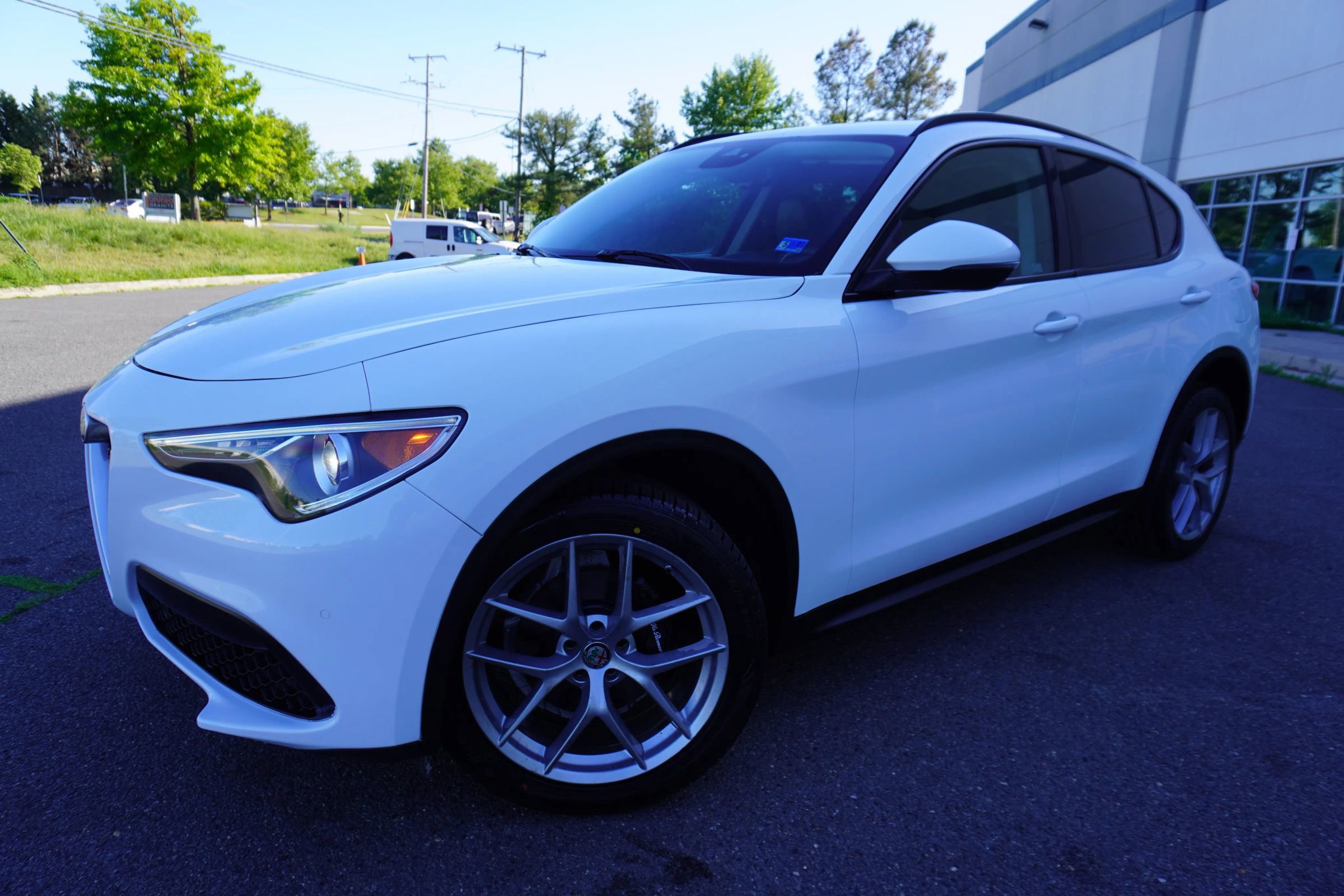Used 2018 Alfa Romeo Stelvio Sport w/ Quick Order Package 22J Sport AWD/4WD image 3