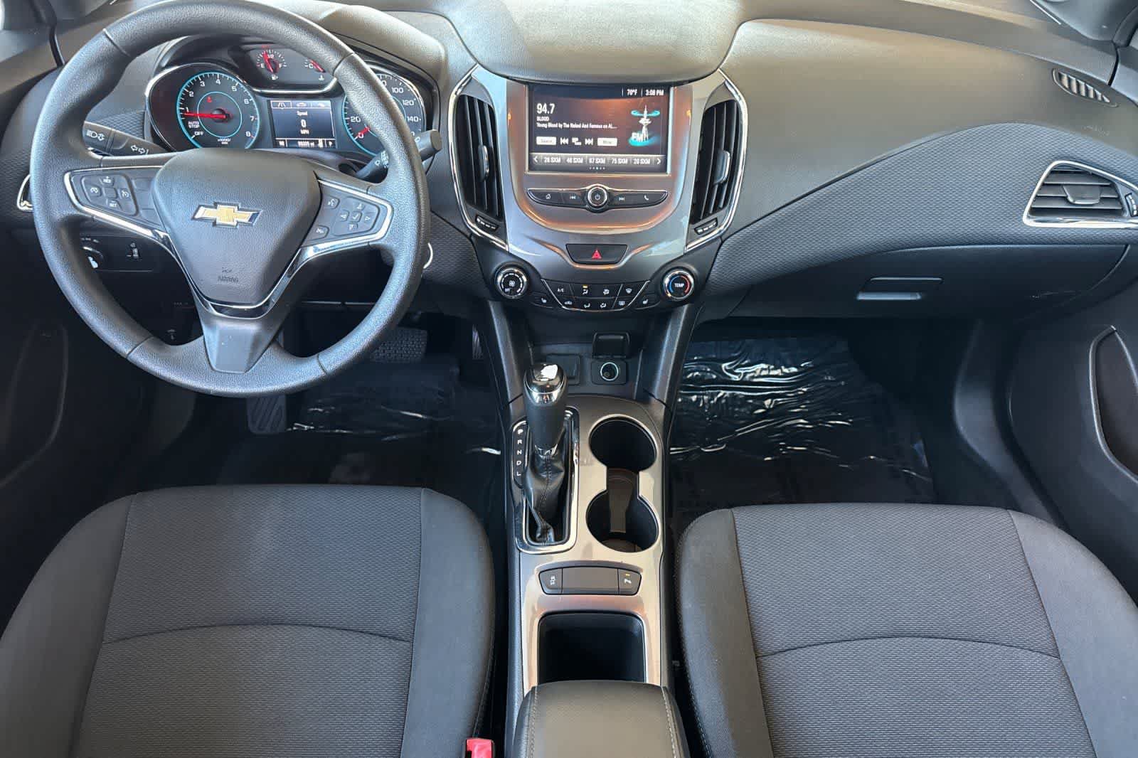 Used 2017 Chevrolet Cruze LT w/ Convenience Package FWD image 3
