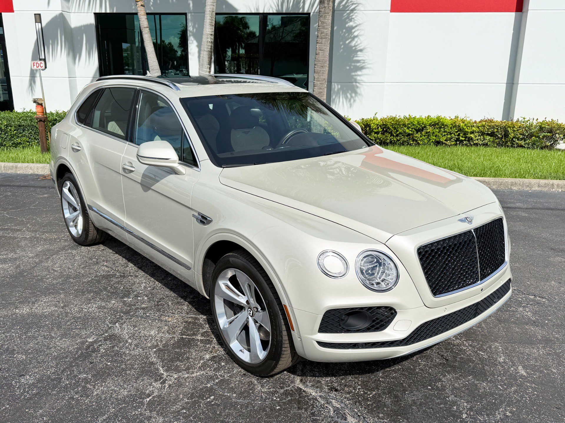 Used 2019 Bentley Bentayga AWD/4WD image 6