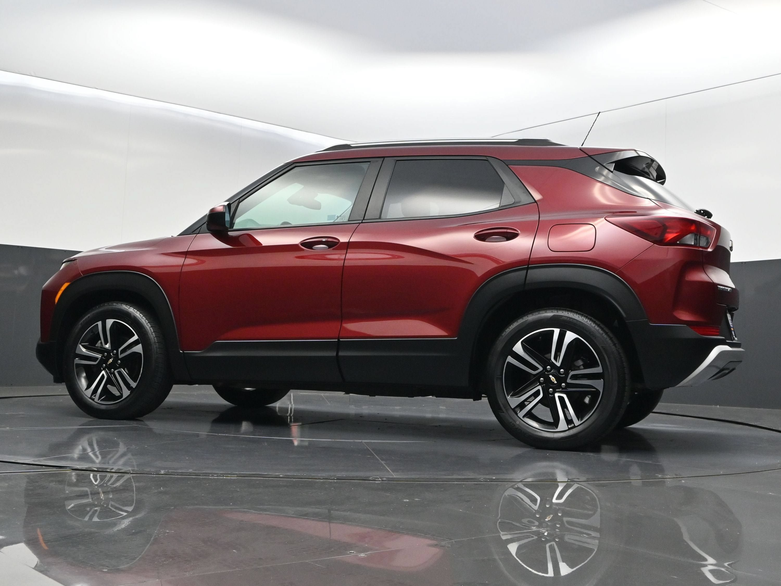 Certified 2023 Chevrolet TrailBlazer LT FWD image 40