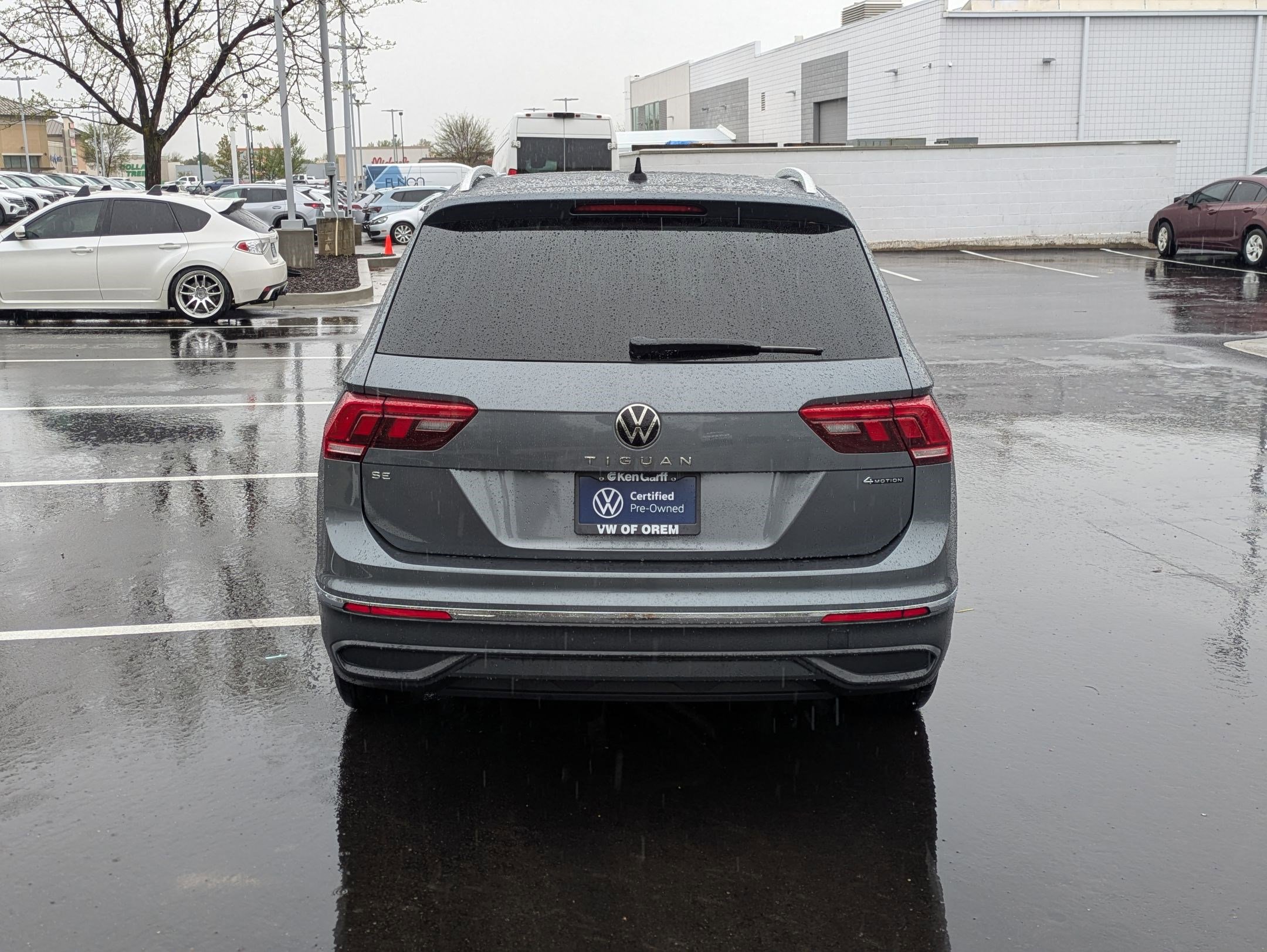Certified 2024 Volkswagen Tiguan SE w/ Panoramic Sunroof Package image 7