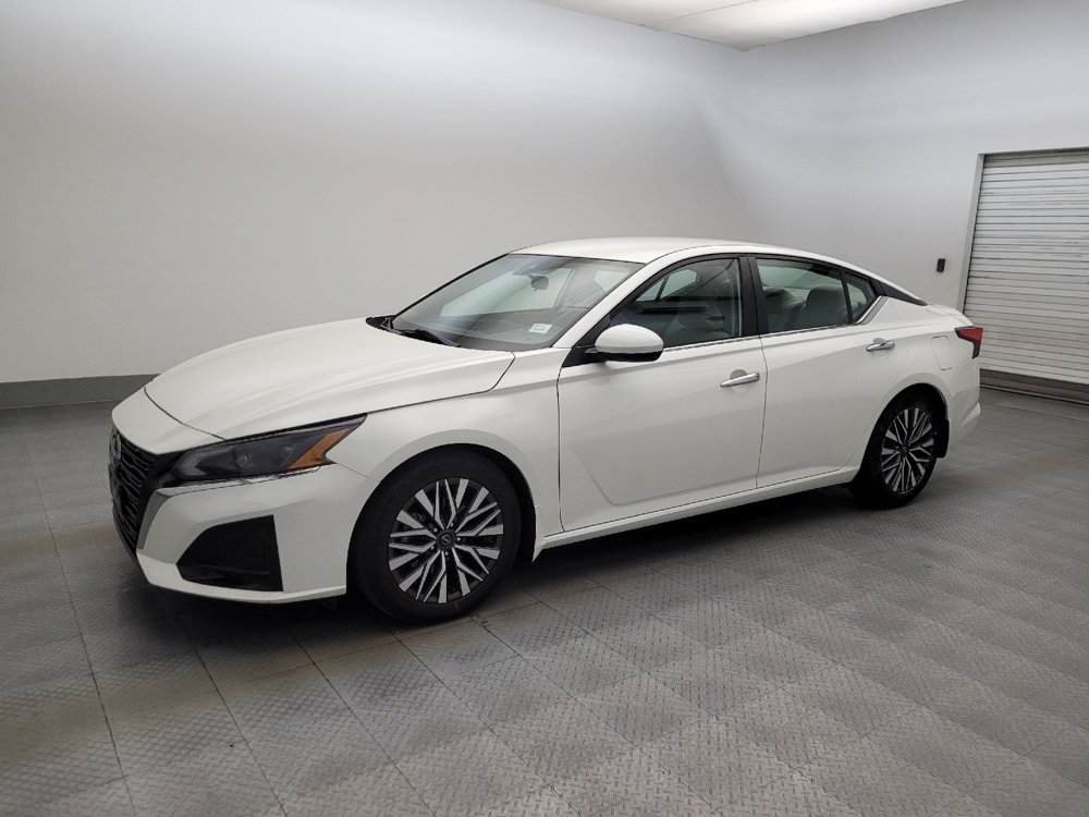 Used 2023 Nissan Altima 2.5 SV FWD image 2