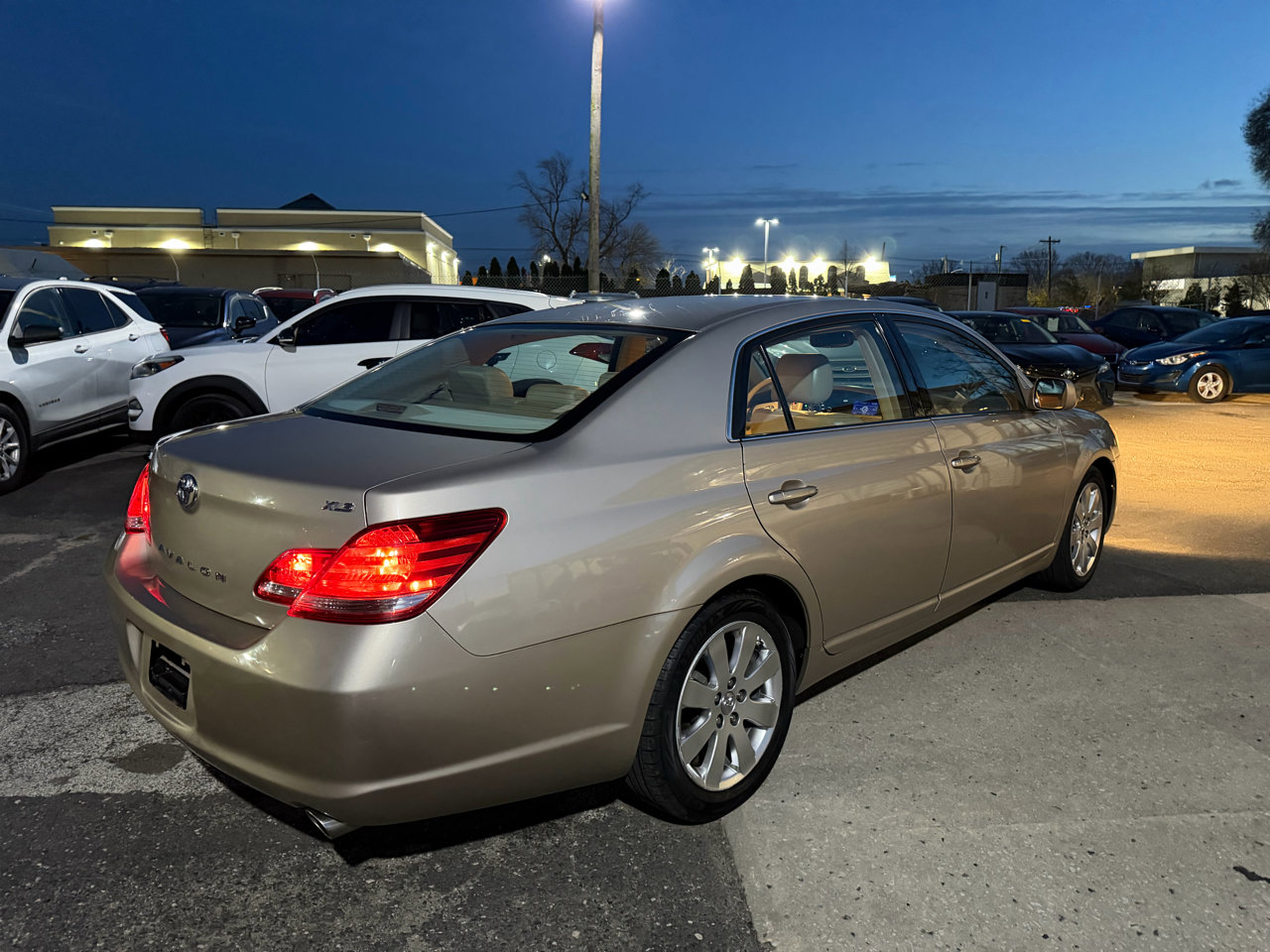 Used 2007 Toyota Avalon XLS image 6