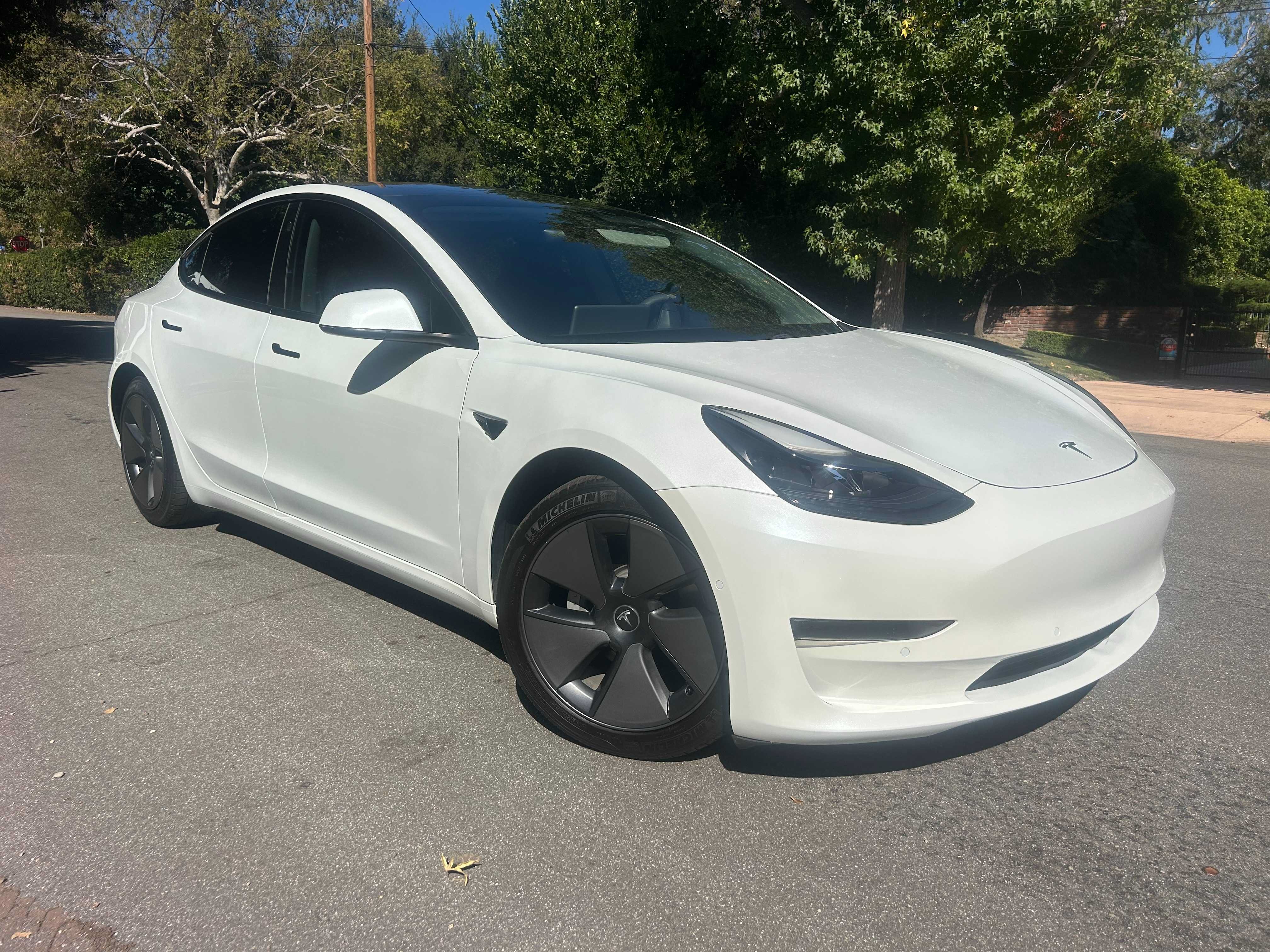 Used 2021 Tesla Model 3 RWD image 1