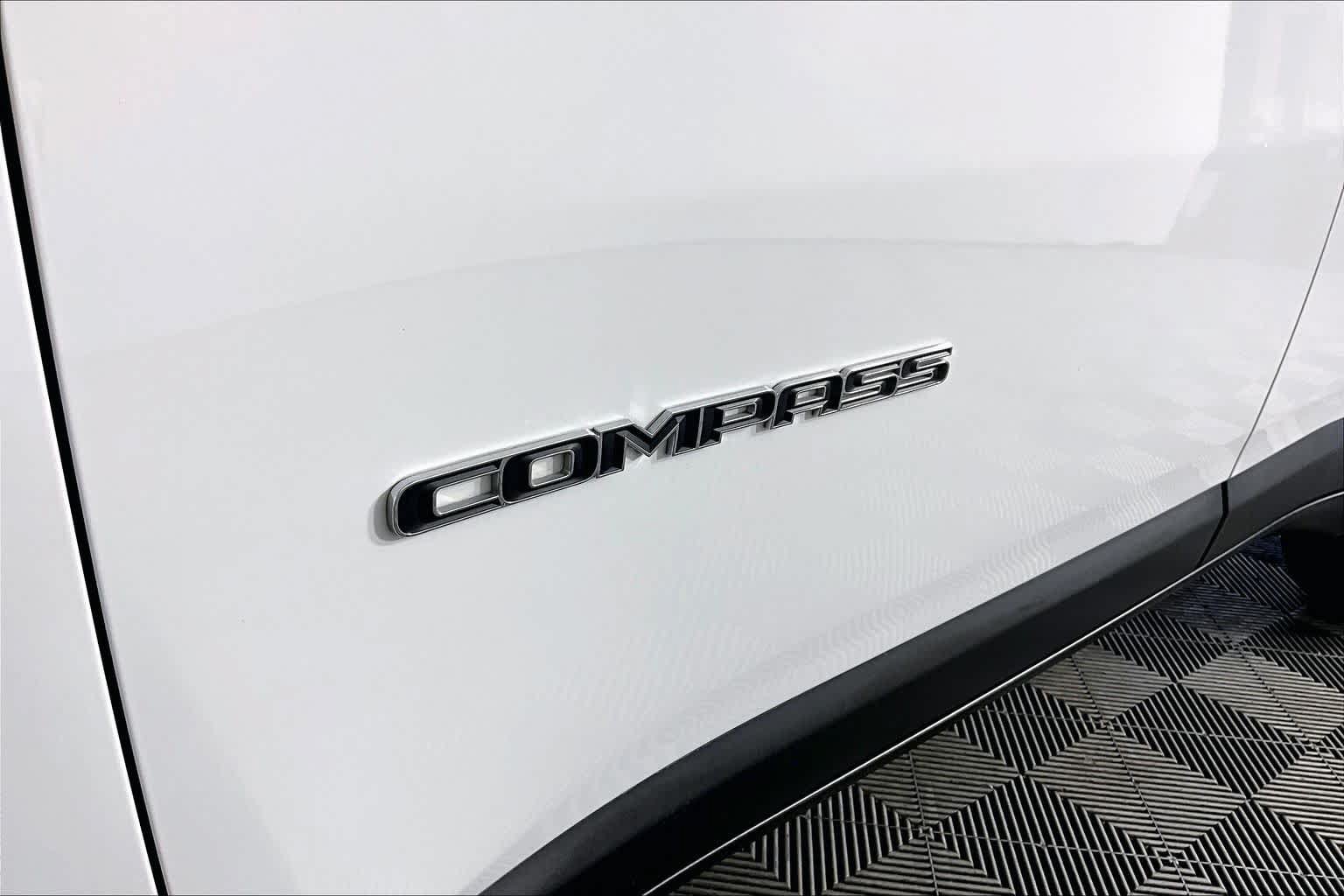 Used 2024 Jeep Compass Latitude AWD/4WD image 30