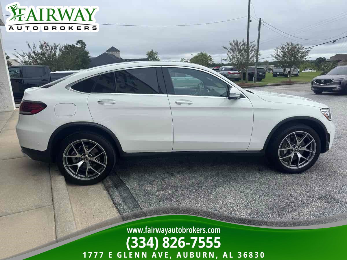 Used 2023 Mercedes-Benz GLC 300 4MATIC Coupe image 5