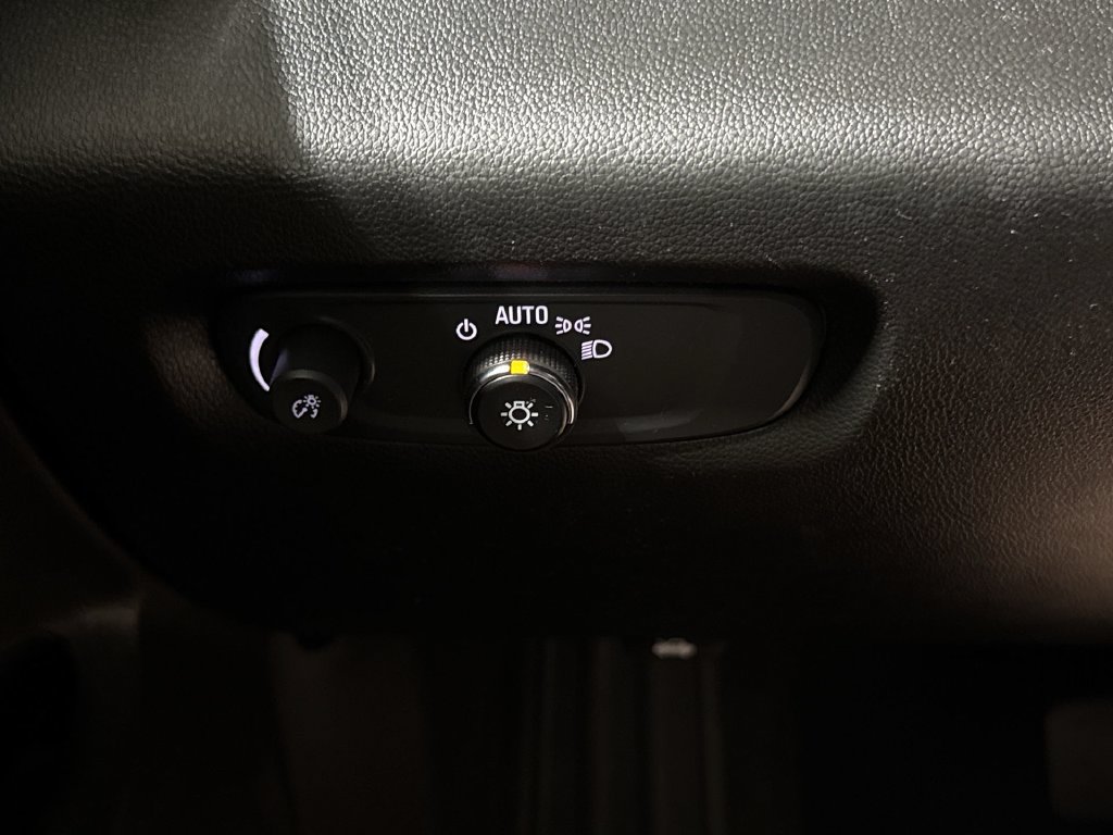 Used 2023 Chevrolet Traverse LT w/ LT Premium Package AWD/4WD image 19