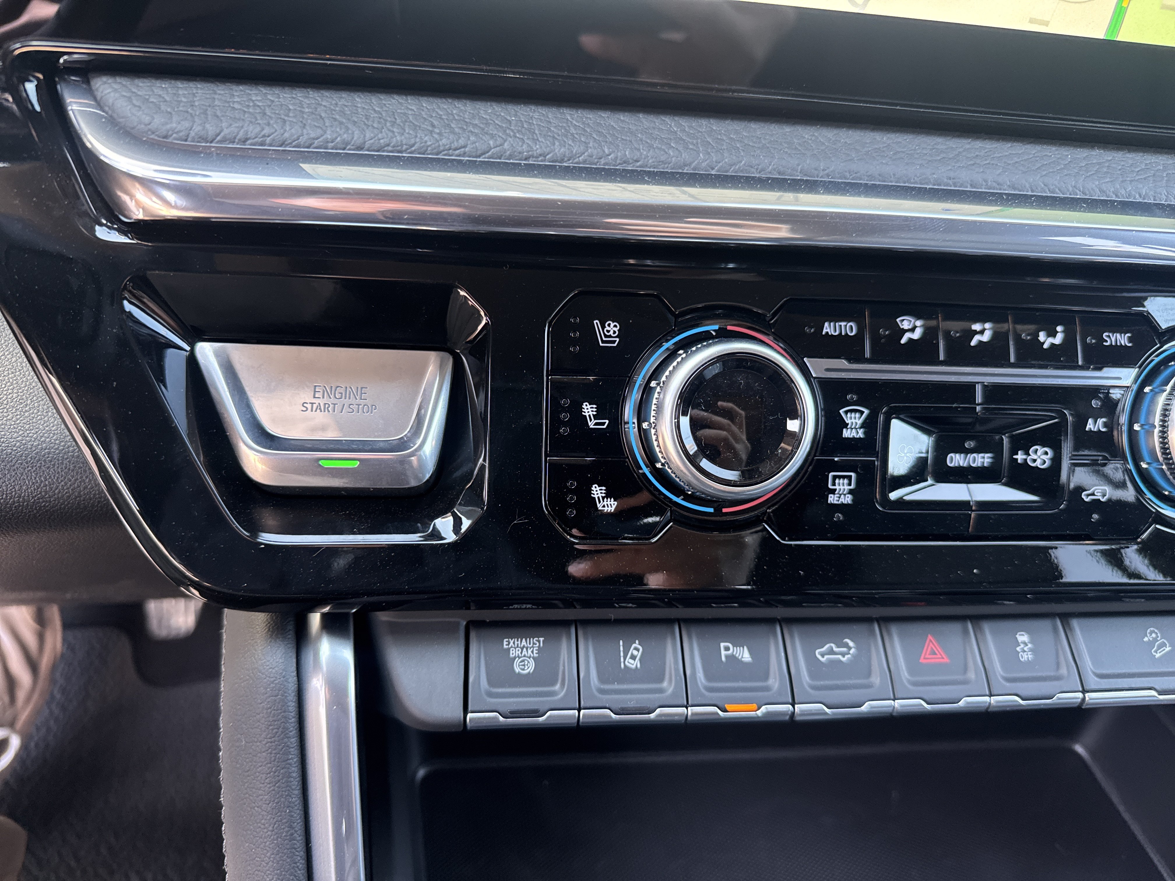 New 2026 GMC Sierra 2500 Denali w/ Denali Reserve Package AWD/4WD image 28