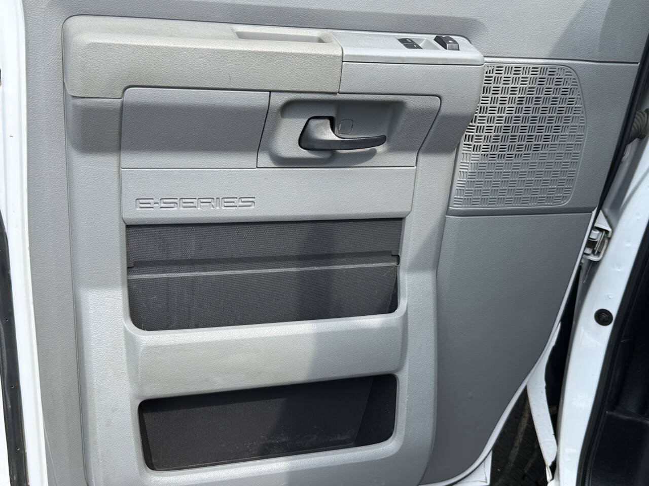 Used 2011 Ford E-250 and Econoline 250 w/ PWR Group RWD image 9