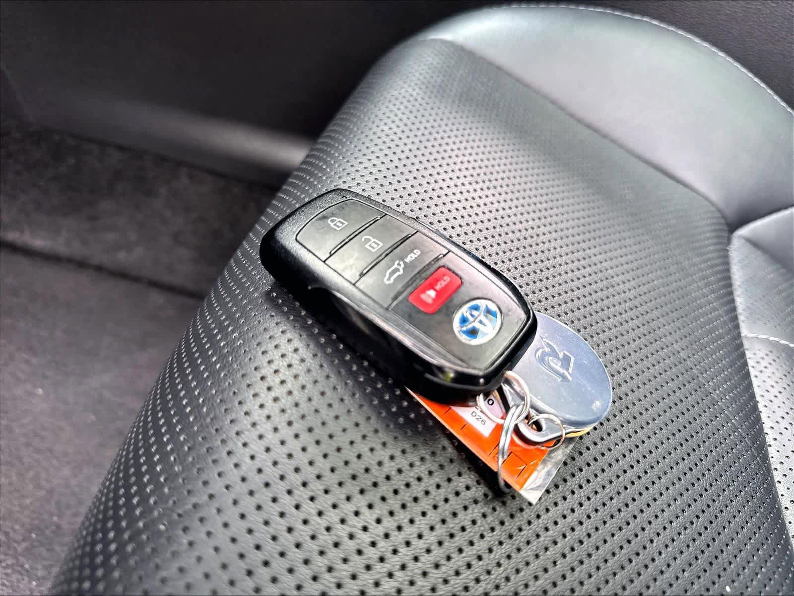 Used 2021 Toyota Venza Limited w/ Carpet Mat Package (TMS) AWD/4WD image 14