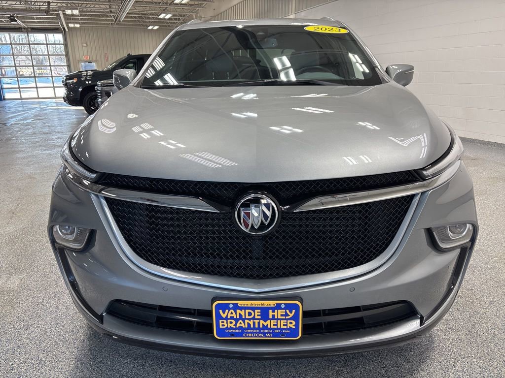 Used 2023 Buick Enclave Essence w/ Sport Touring Edition image 2