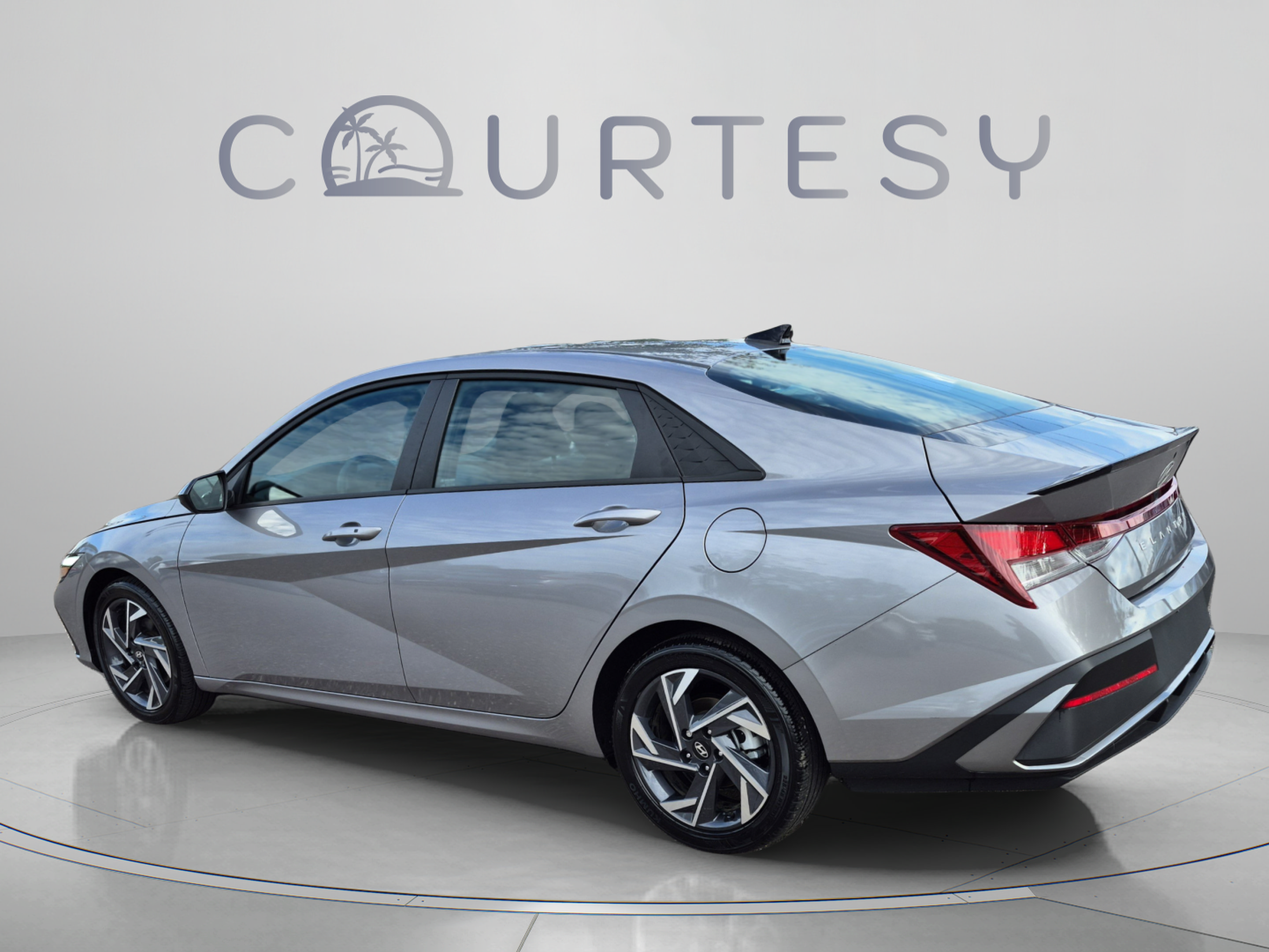 Certified 2025 Hyundai Elantra Sport FWD image 3