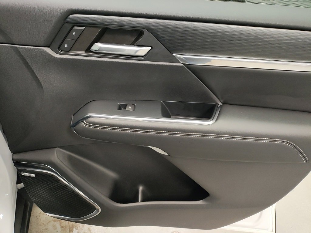 Used 2024 GMC Acadia Elevation w/ Black Edition image 9