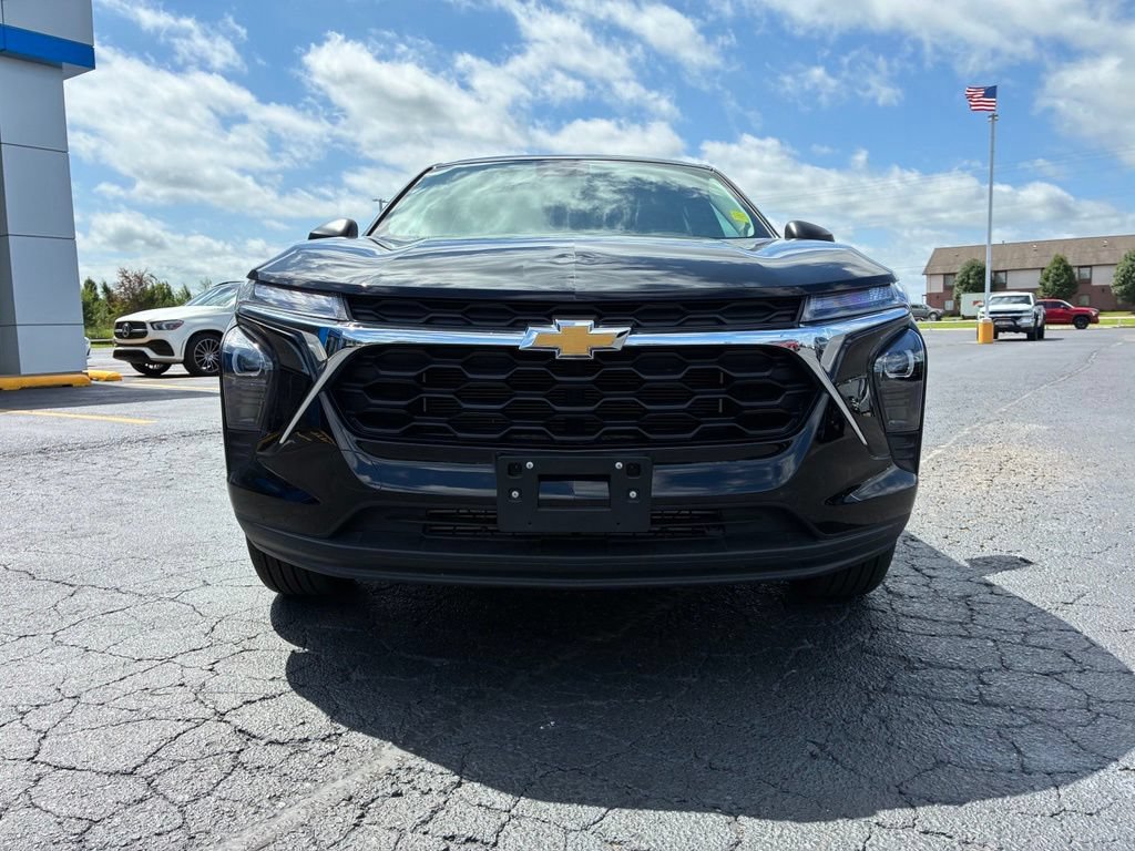 Used 2026 Chevrolet Trax LS w/ Driver Confidence Package FWD image 3