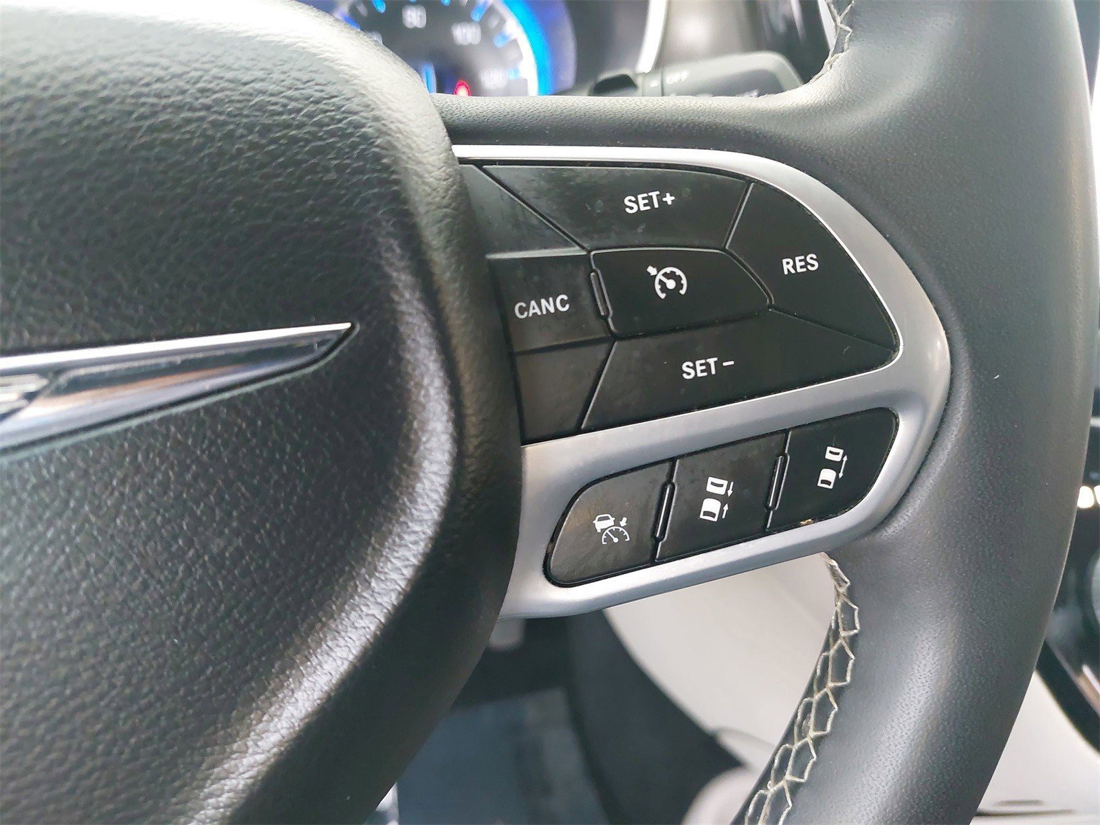 Used 2022 Chrysler Pacifica Touring-L image 21