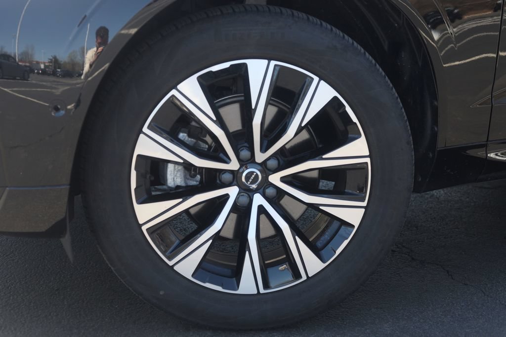Used 2024 Volvo XC60 B5 Plus w/ Protection Package Premier AWD/4WD image 8