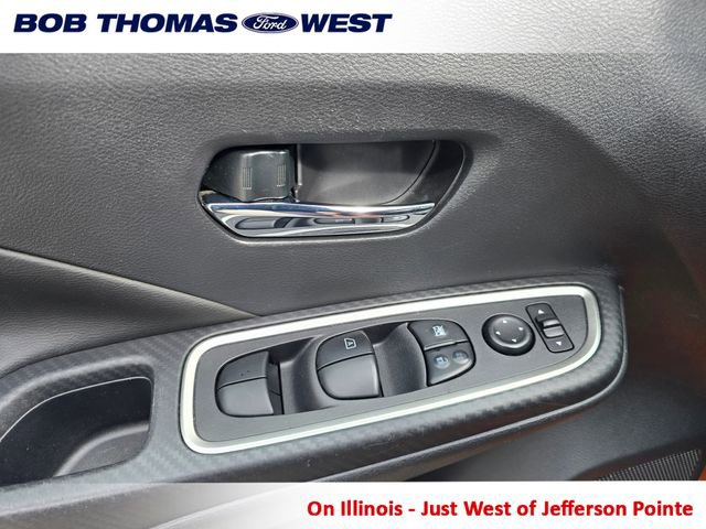 Used 2021 Nissan Versa SR w/ Convenience Package image 14