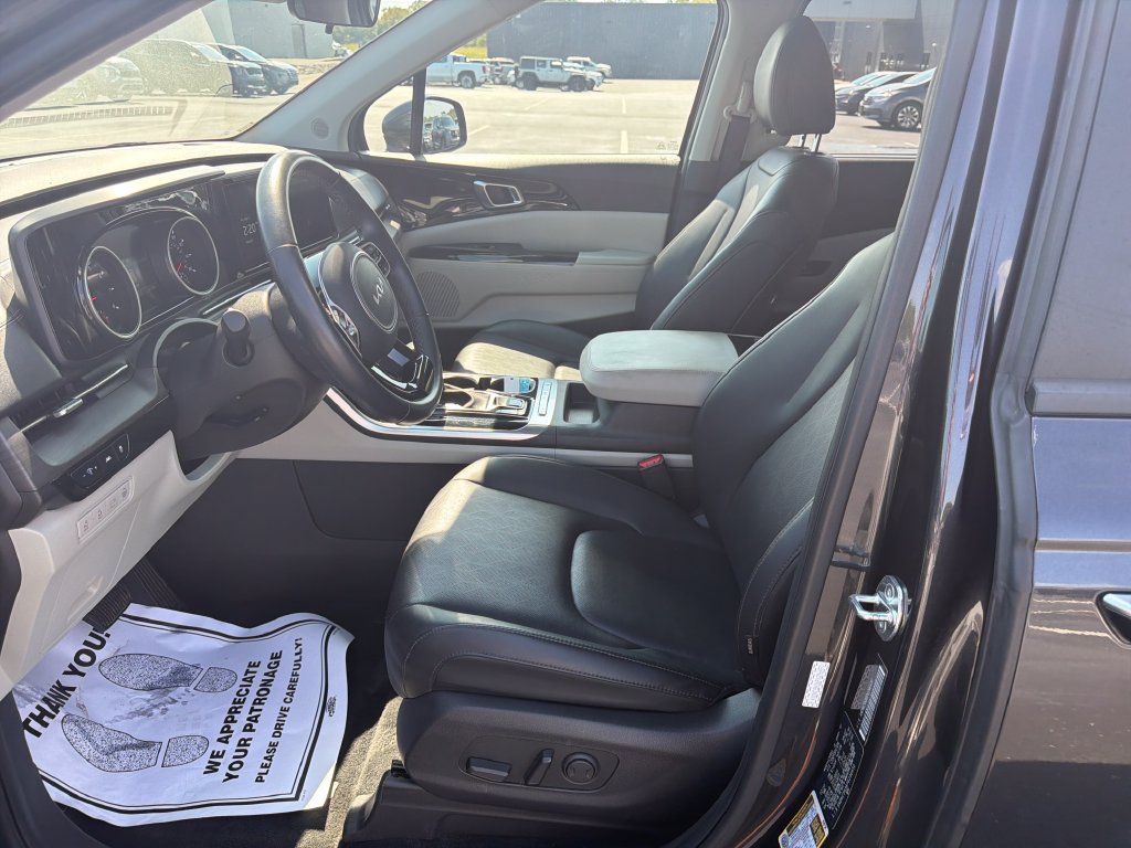 Certified 2023 Kia Carnival EX FWD image 12