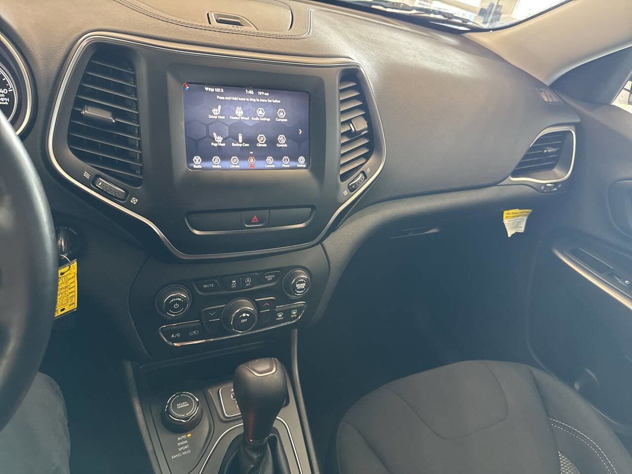 Used 2019 Jeep Cherokee Latitude w/ Cold Weather Group image 31