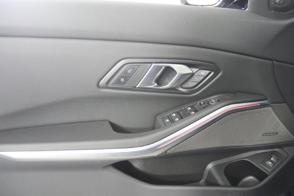 Used 2026 BMW 330i Sedan w/ M Sport Package RWD image 8