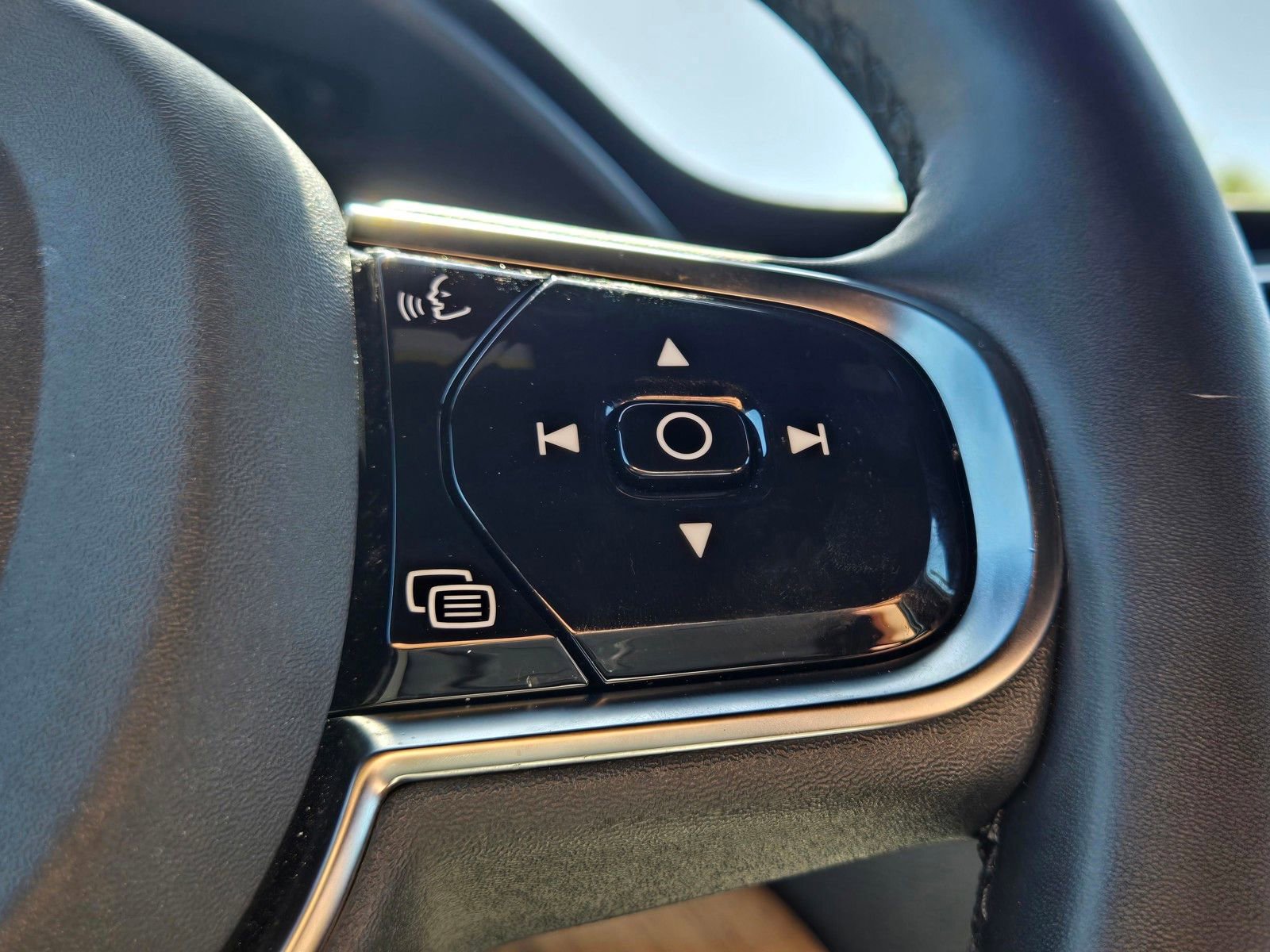Certified 2024 Volvo XC90 T8 Plus AWD/4WD image 25