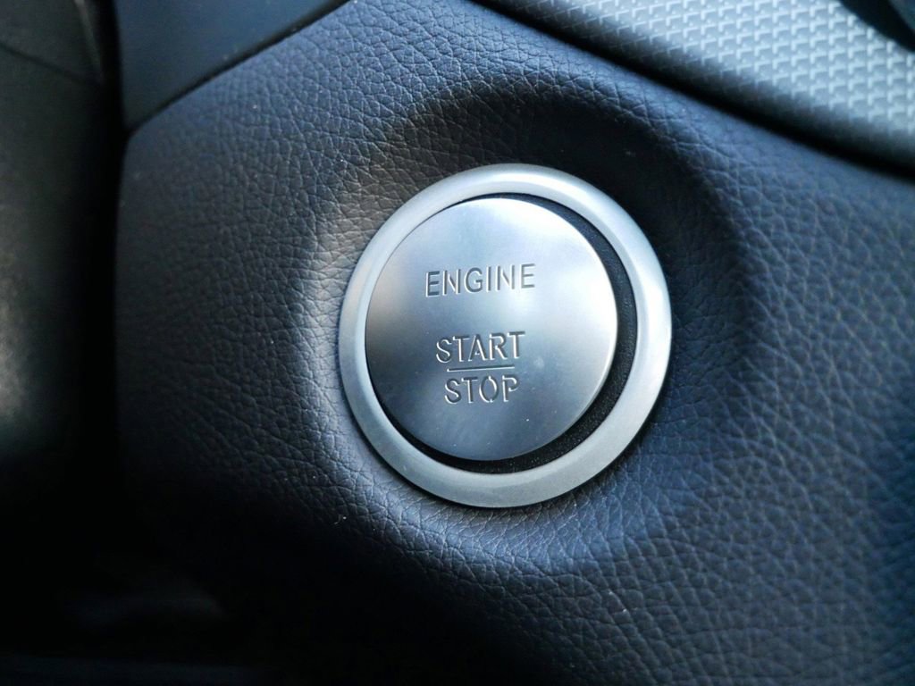 Used 2020 Mercedes-Benz GLA 250 4MATIC image 28