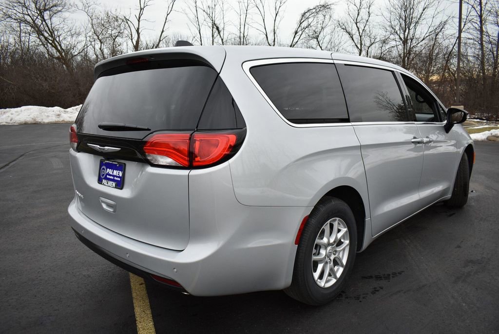 New 2026 Chrysler Voyager LX image 4