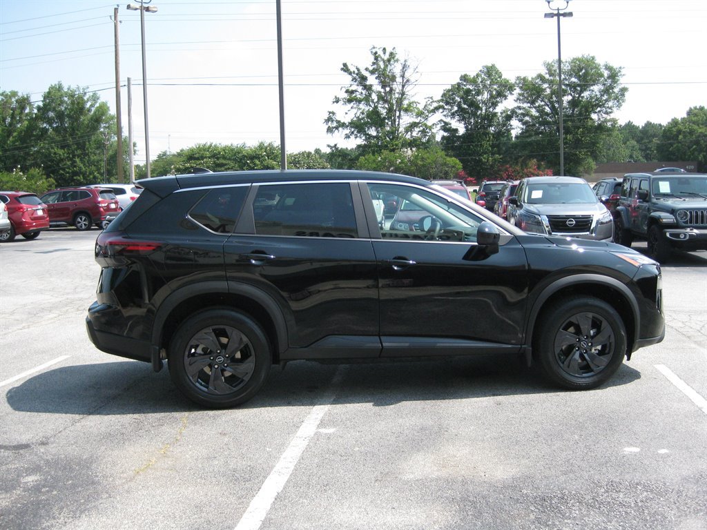 Used 2026 Nissan Rogue SV FWD image 5