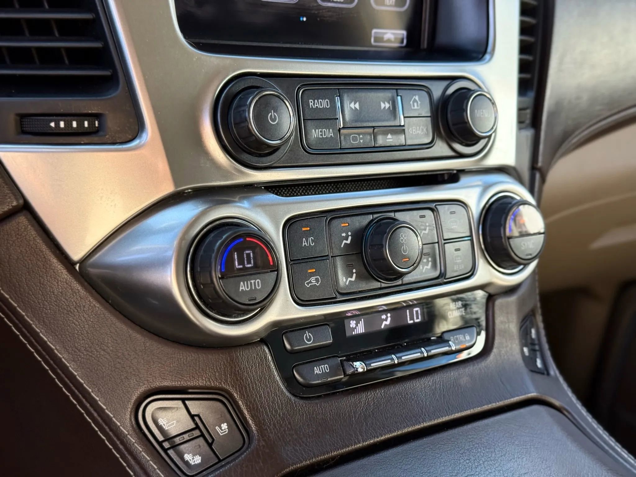 Used 2017 Chevrolet Suburban Premier image 15