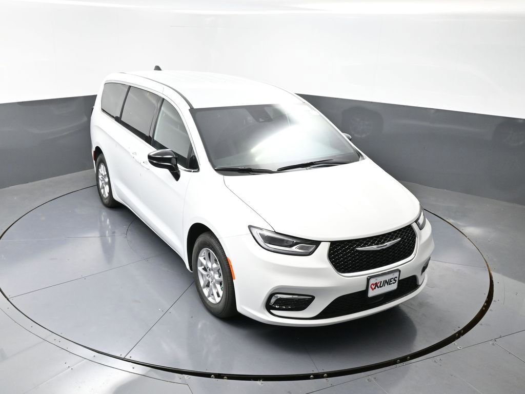 New 2026 Chrysler Pacifica Select image 40