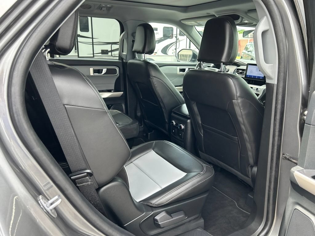 Used 2023 Ford Explorer XLT w/ Equipment Group 202A AWD/4WD image 44