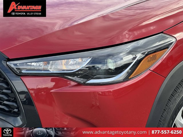 Used 2023 Toyota Corolla Cross LE w/ Moonroof Package AWD/4WD image 13