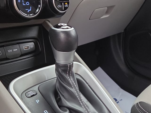 Certified 2022 Hyundai Venue SEL FWD image 14