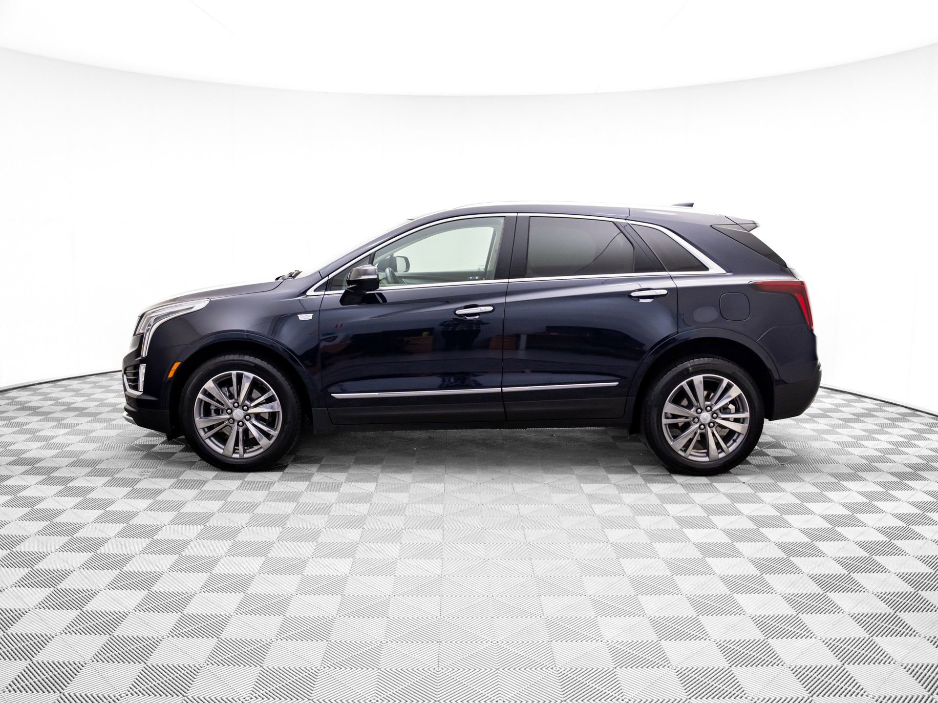 Certified 2022 Cadillac XT5 Premium Luxury w/ LPO, Floor Liner Package image 5