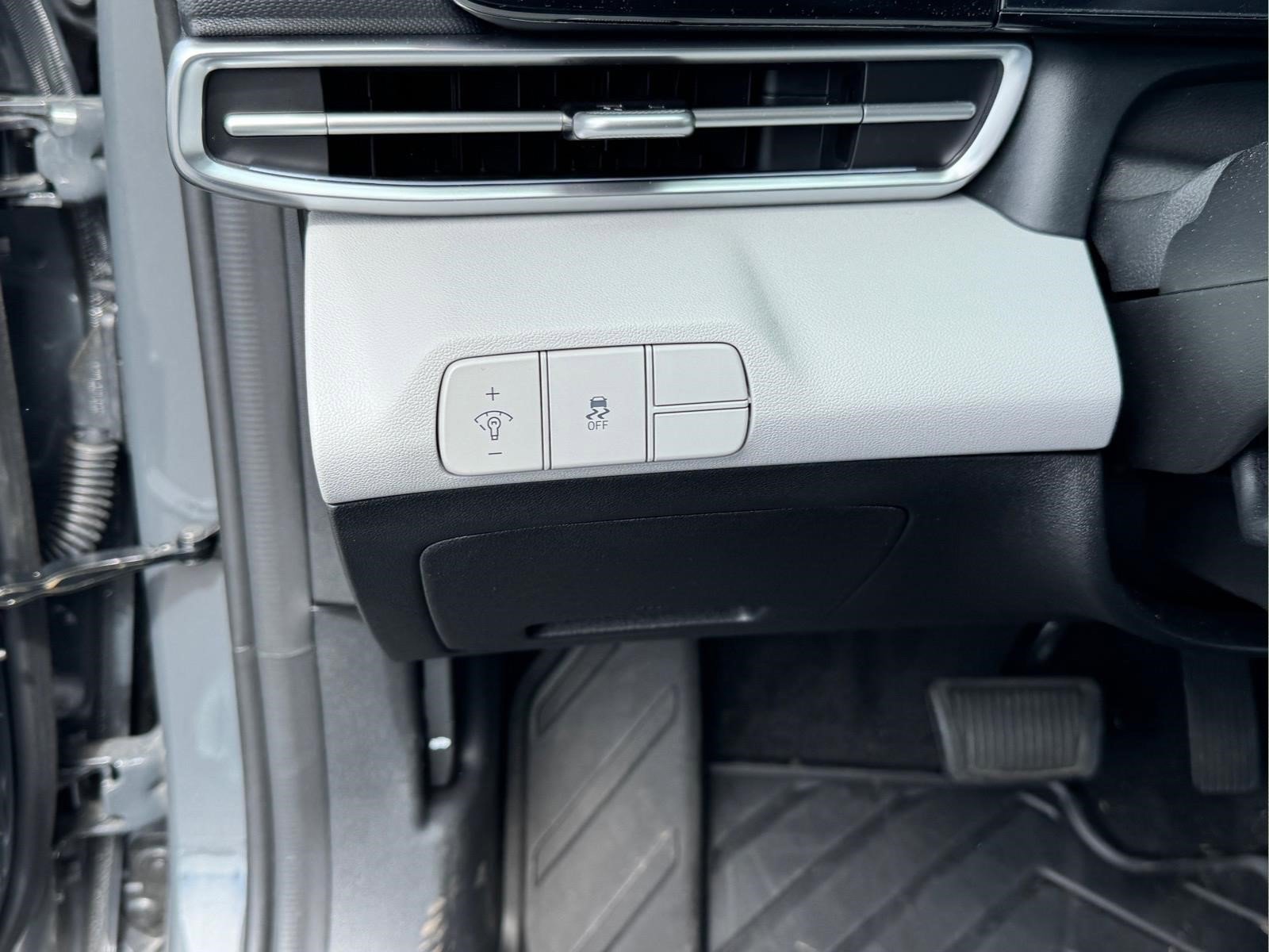 Used 2025 Hyundai Elantra Limited FWD image 19