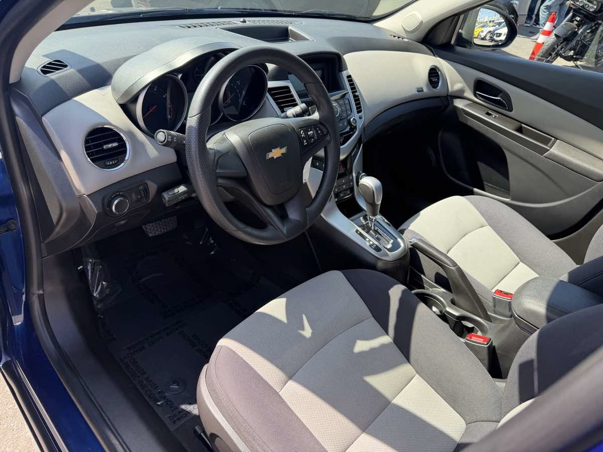 Used 2013 Chevrolet Cruze LS FWD image 9