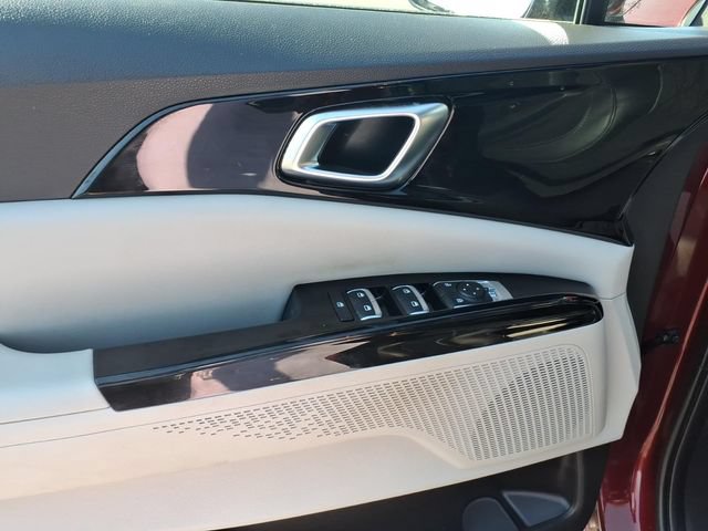 Used 2024 Kia Carnival EX FWD image 11