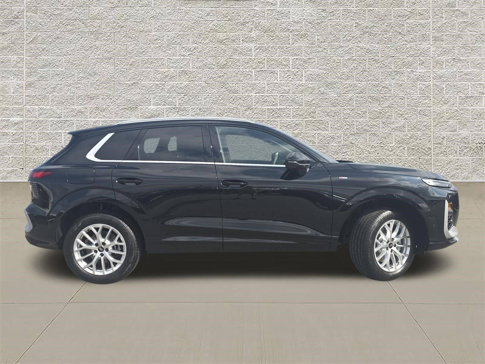 New 2026 Audi Q3 quattro 2.0T AWD/4WD image 8