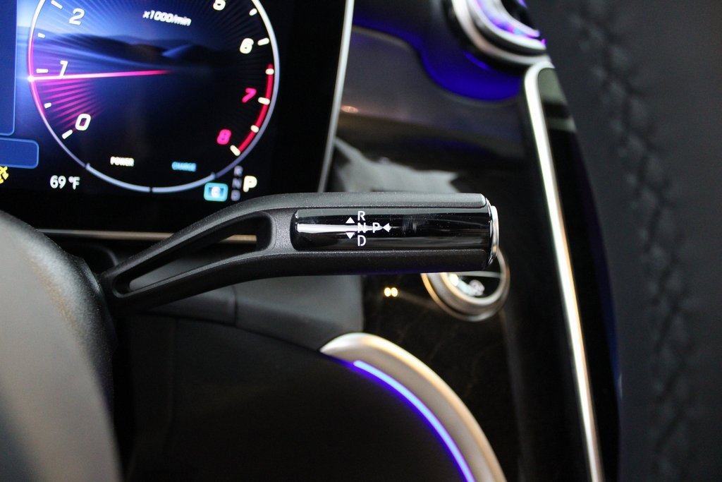 Used 2025 Mercedes-Benz GLC 300 image 18