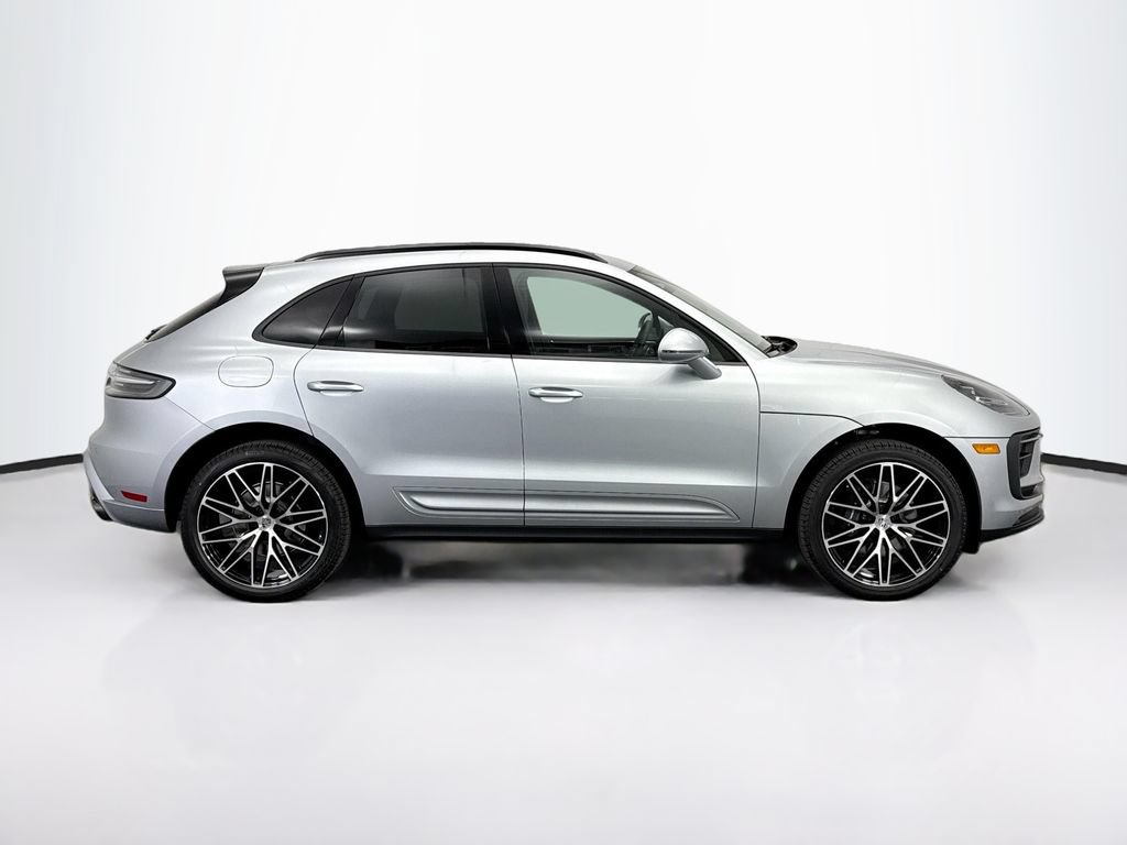 Used 2026 Porsche Macan AWD/4WD image 8
