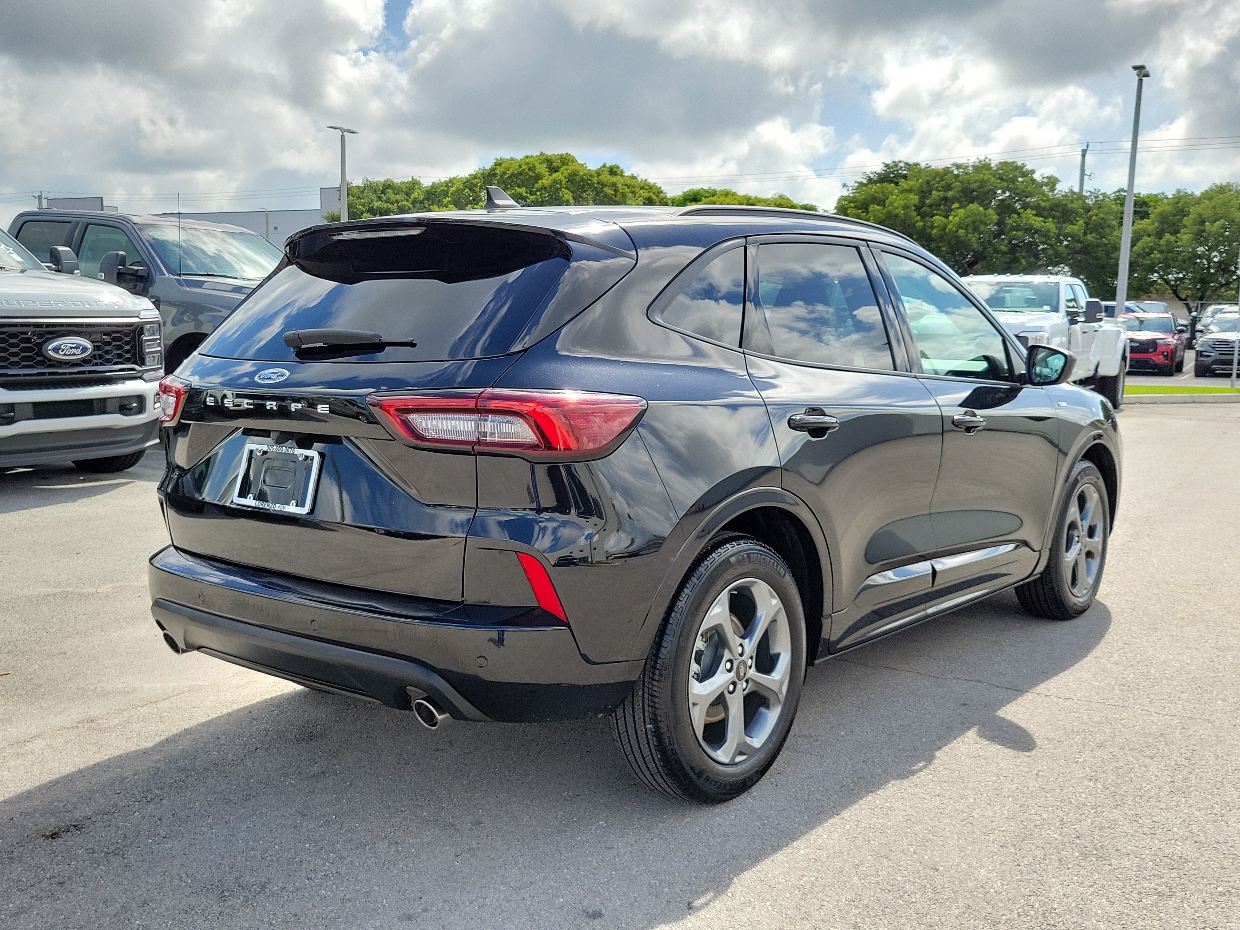 Used 2024 Ford Escape ST-Line w/ Tech Pack #1 FWD image 5