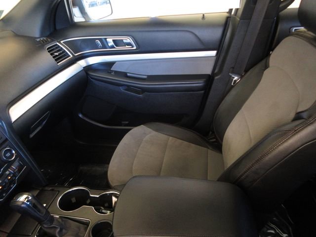 Used 2017 Ford Explorer XLT w/ Equipment Group 202A image 23