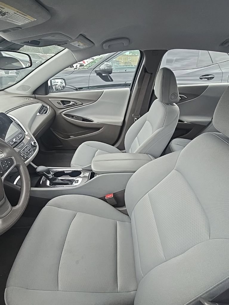 Used 2025 Chevrolet Malibu LT FWD image 4