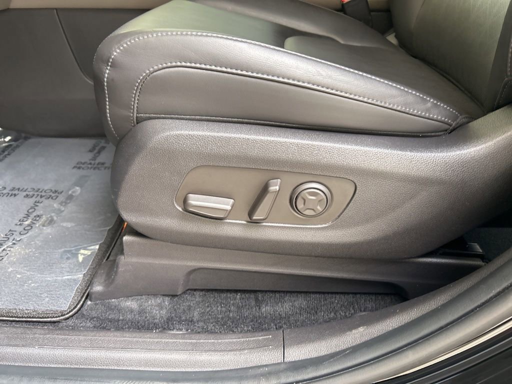 Used 2025 Kia Carnival EX image 58